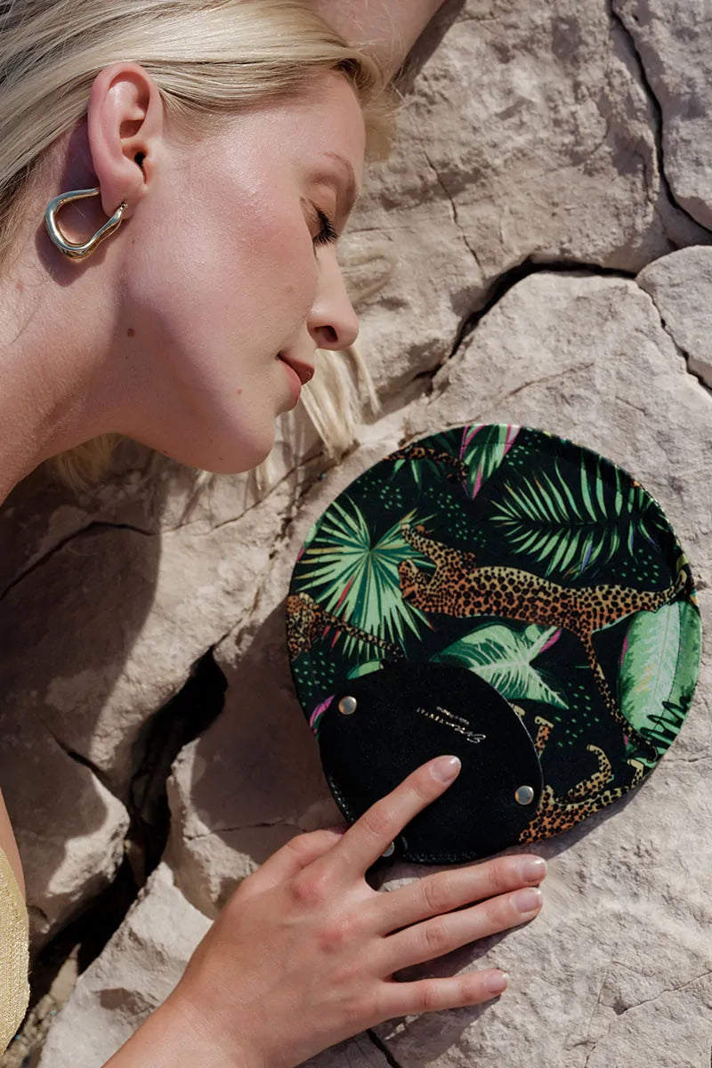 Éventail de poche pliable en soie et cuir – imprimé jungle léopard
