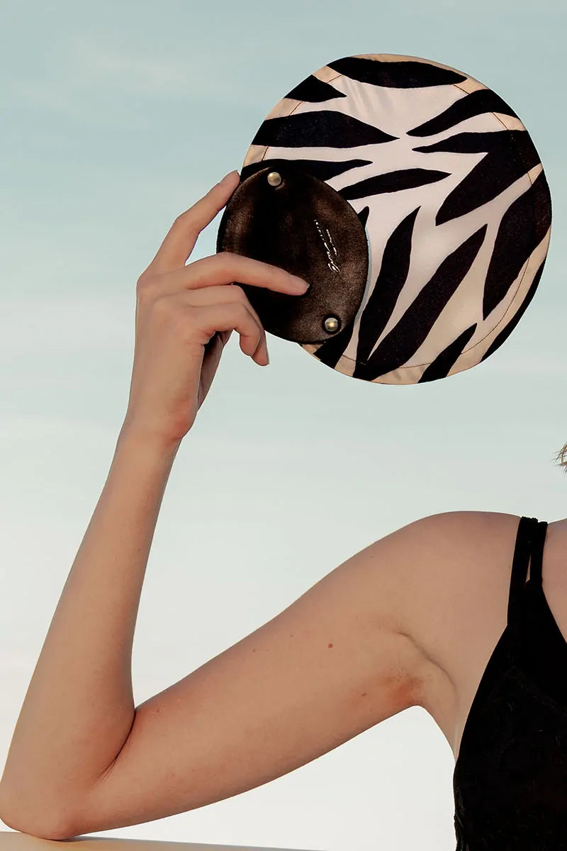 Éventail de poche pliable en soie et cuir zèbre