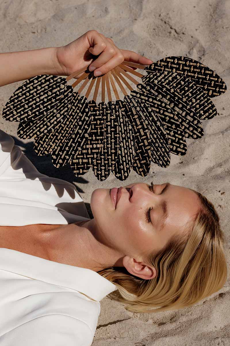 Éventail de luxe en raphia tissé noir & blanc façon tweed