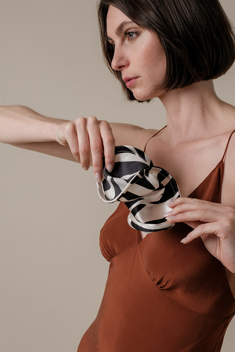 Éventail de poche pliable en soie et cuir zèbre