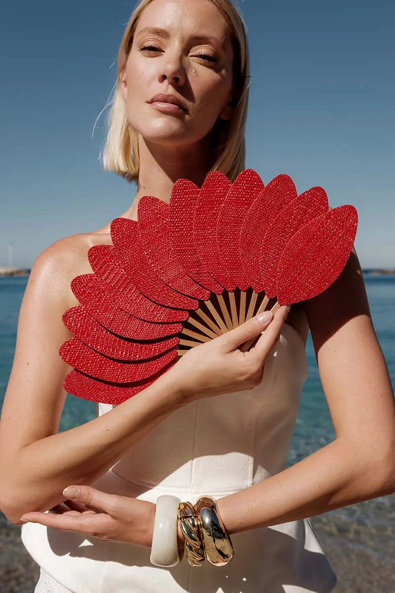 Éventail de luxe en raphia rouge